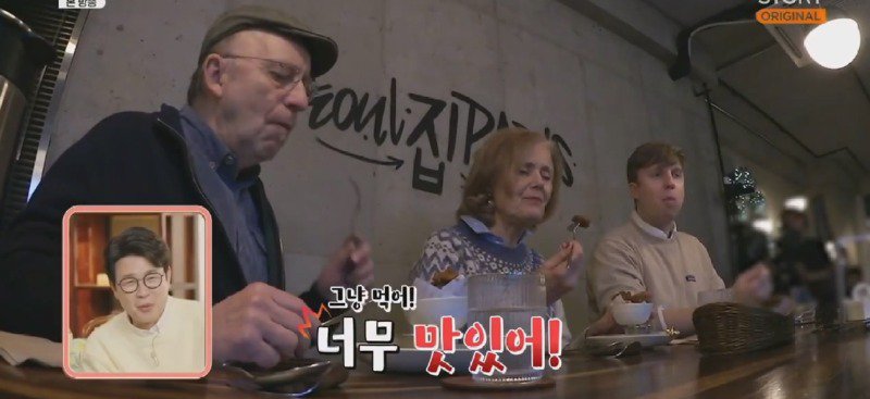 벨기에인 앞에서 감자튀김 요리를 선보이는 셰프21