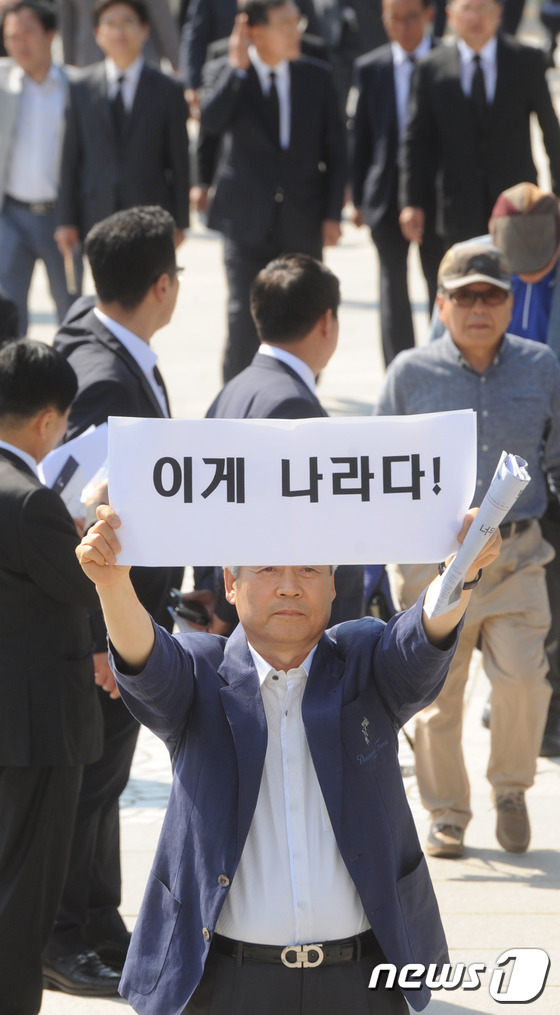 李 앞으로 4년 11개월은 법 제정 안 해도 지역화폐 계속할 것2