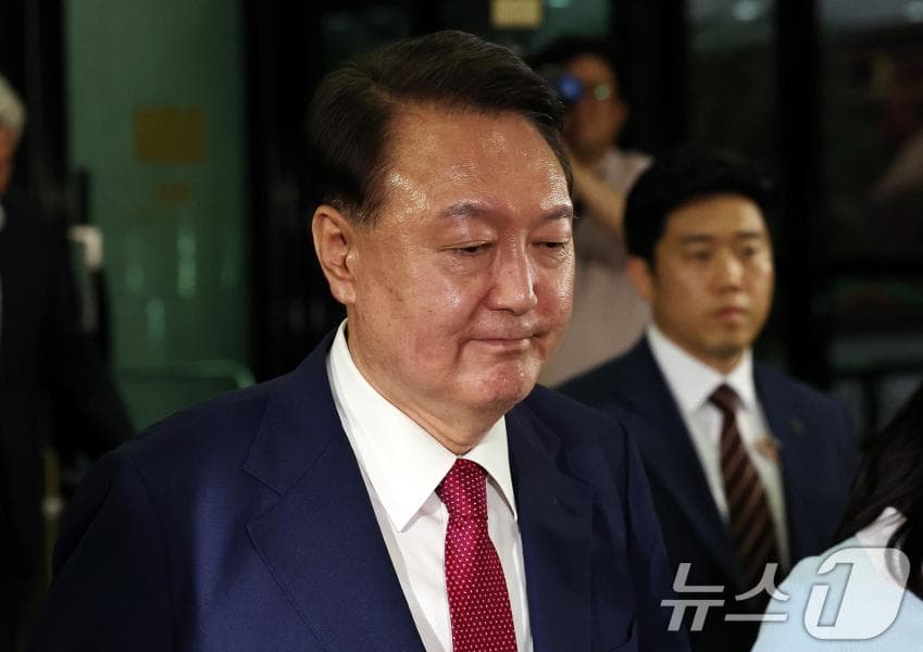 윤석열 표정이 모든걸 말해주네요. ㅋㅋ1