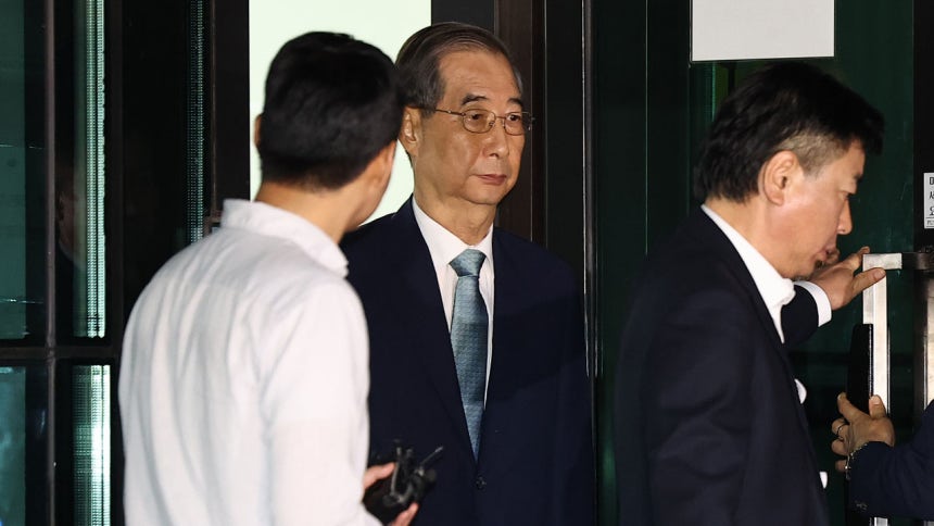 조사 마치고 귀가하는 한덕수.jpg1