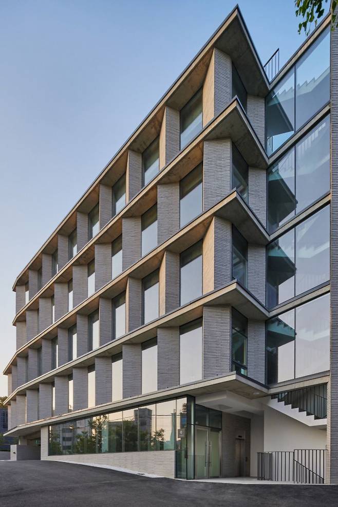 블랙핑크 제니 1인 기획사 사옥수준4