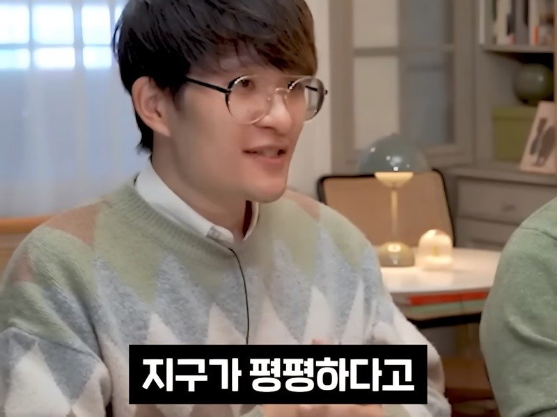 의외로 지구평평설과 다를 바 없다는 가설.jpg6