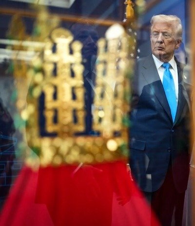 백악관에 올라온 한국 선물 vs 일본 선물 사진.jpg (아베 골프채?)15