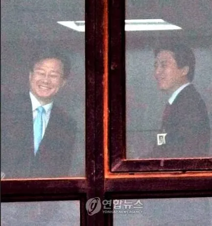 진짜 민주당원이라면 이 사진에 분노하겠죠.1