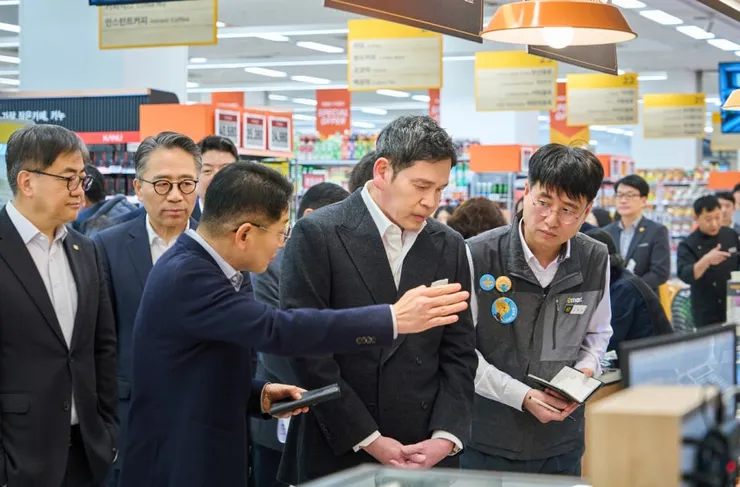 정용진 “압도적 1등” 주문...이마트 6개 점포 ‘몰’로 바꾼다1