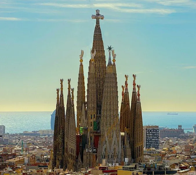 가우디 성당 마지막 첨탑1