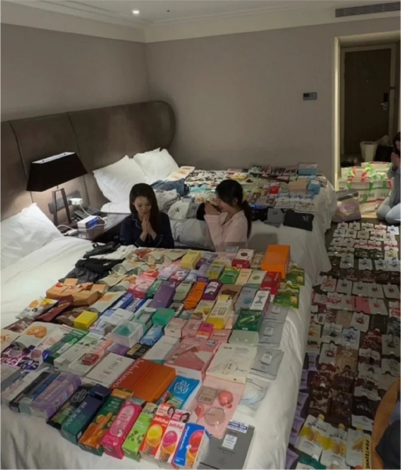 한국 여행 싹쓰리한 외국인 인증샷.jpg4