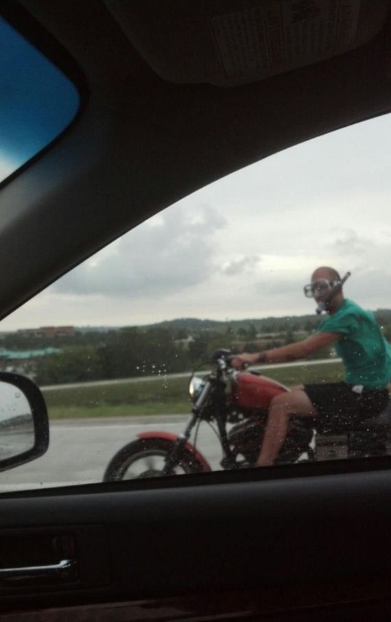 비오는 날 라이딩을 하는 자세.jpg1