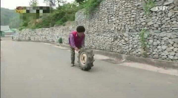 ??? : 폭탄 받아라! .jpg1