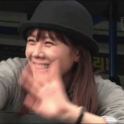 손예진 눈웃음 모음.gif16