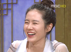 손예진 눈웃음 모음.gif25