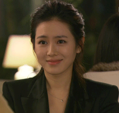 손예진 눈웃음 모음.gif5