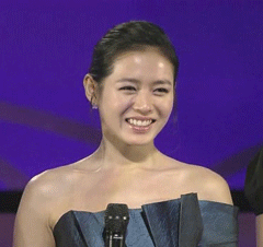 손예진 눈웃음 모음.gif6