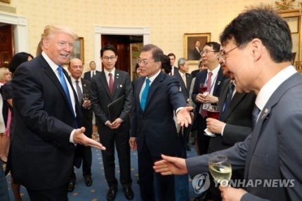 문재인 트럼프 몇개 재미있는 사진.JPG5