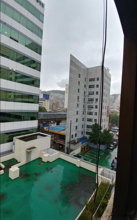 부산에 있다는 신기한 건물 .jpg1