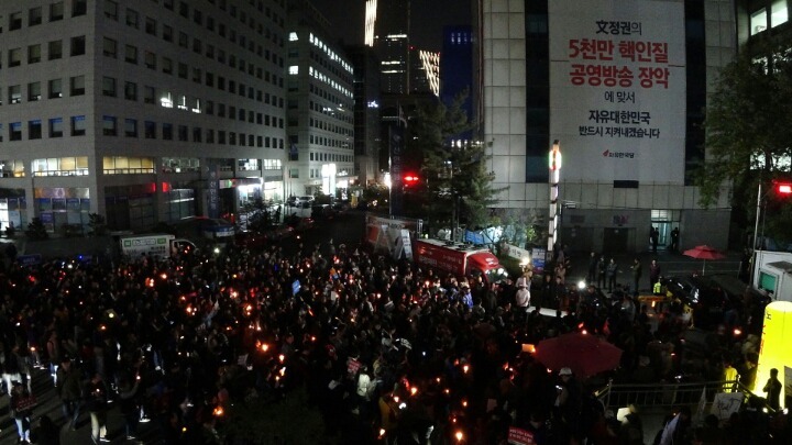 여의도 촛불 파티 후의 도로 상태.jpg2