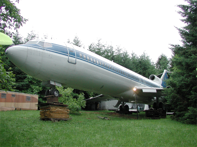 비행기에서 사는 남자.jpg1