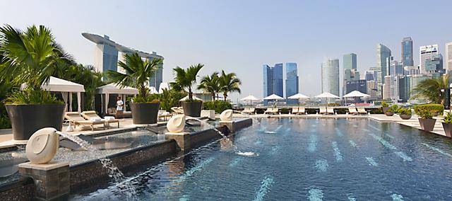 싱가포르 최고의 호텔 수영장은 MBS가 아니라.jpg1