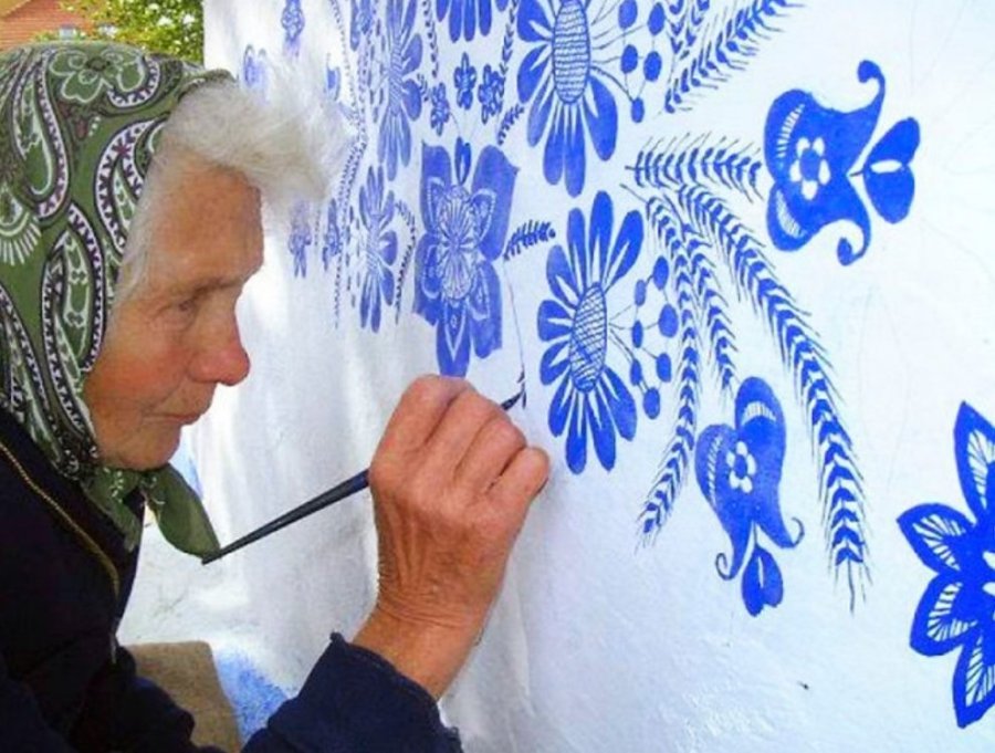 마을을 미술관으로 바꾼 체코 할머니.jpg1