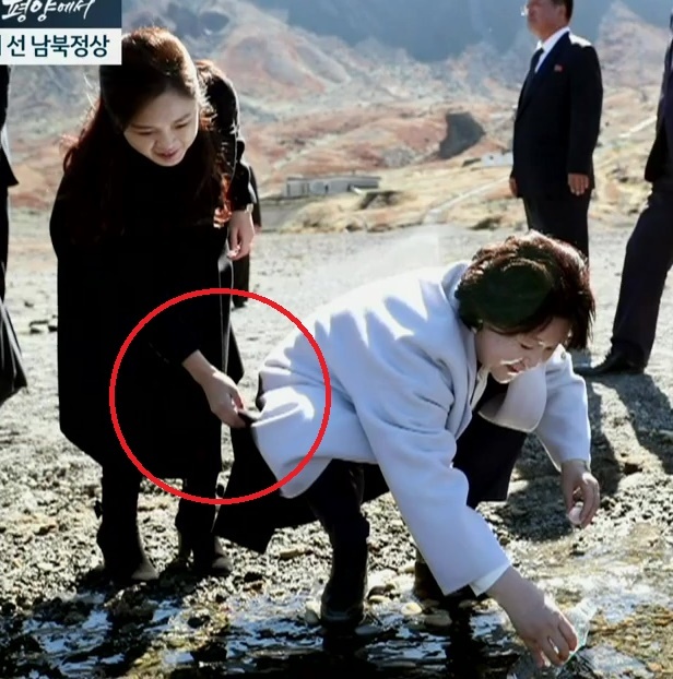 이설주 세심한 배려.jpg3