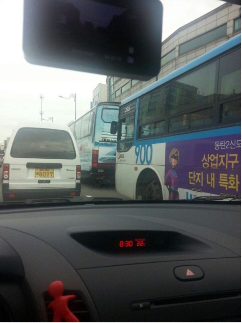 버스 기사님이 째려보시네요 ㄷㄷ.jpg1