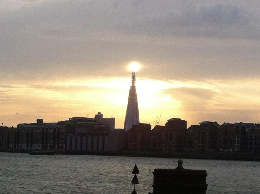 영국의 사우론타워.jpg3