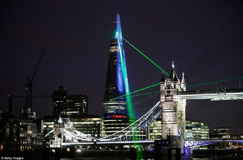 영국의 사우론타워.jpg5