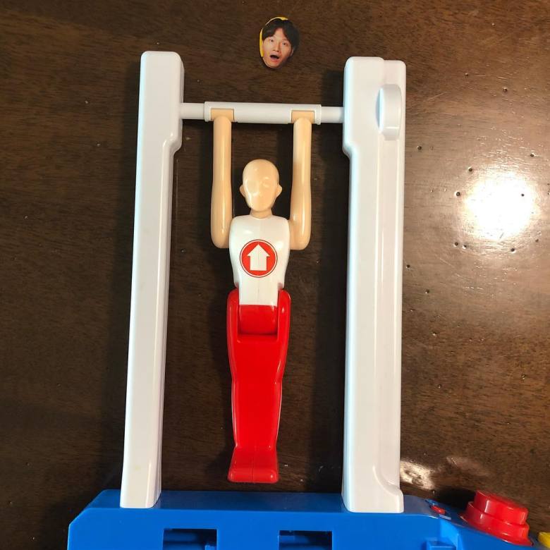 김종국 강제 운동시키는 유세윤.gif3