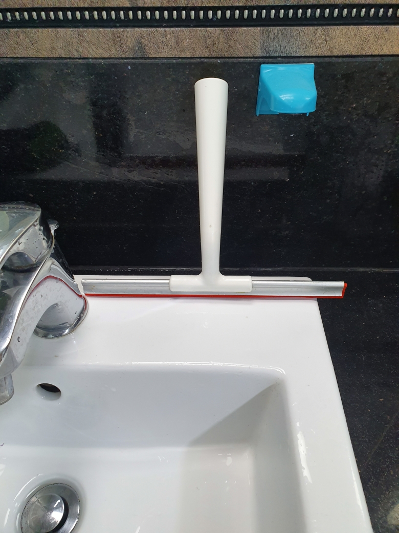 대부분 집에 있는 싸고 유용한 도구.jpg1