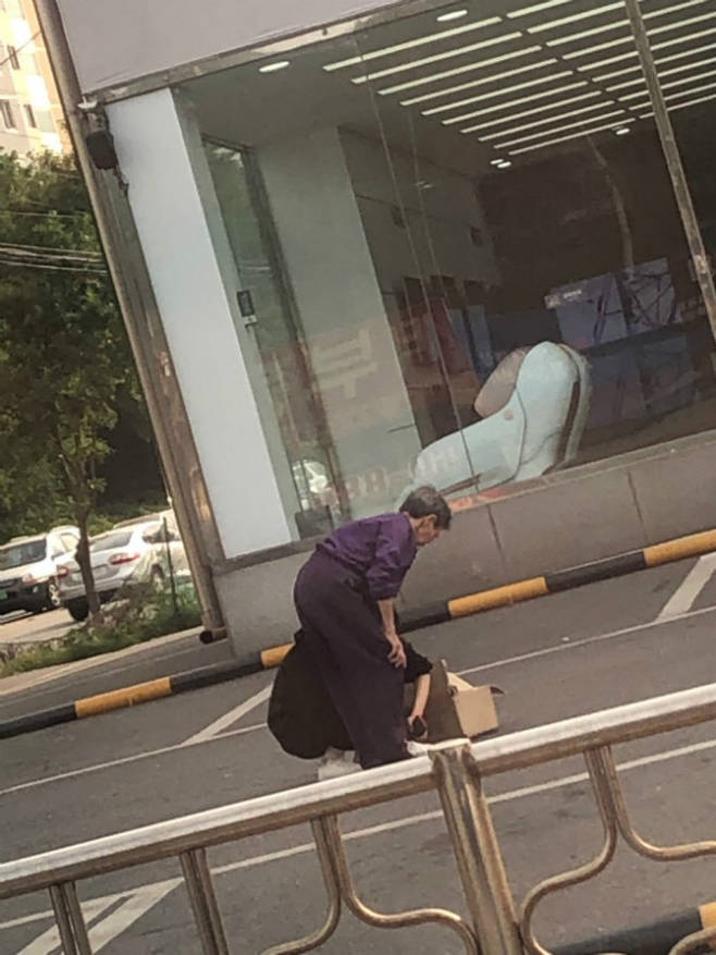 힘든 시기 감동을 준 여학생.jpg1