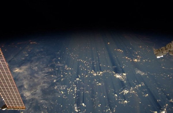 우주비행사들이 공유한 우주에서 바라본 지구3