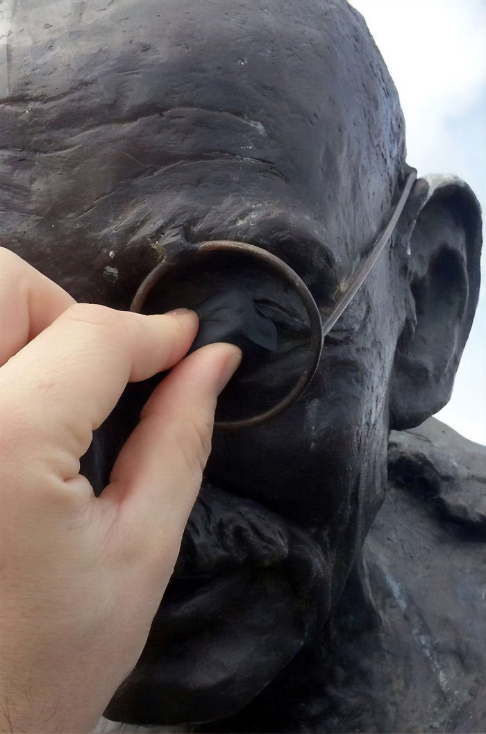 순순히 금을 넘기면 유혈사태는 일어나지 않을 것입니다.3